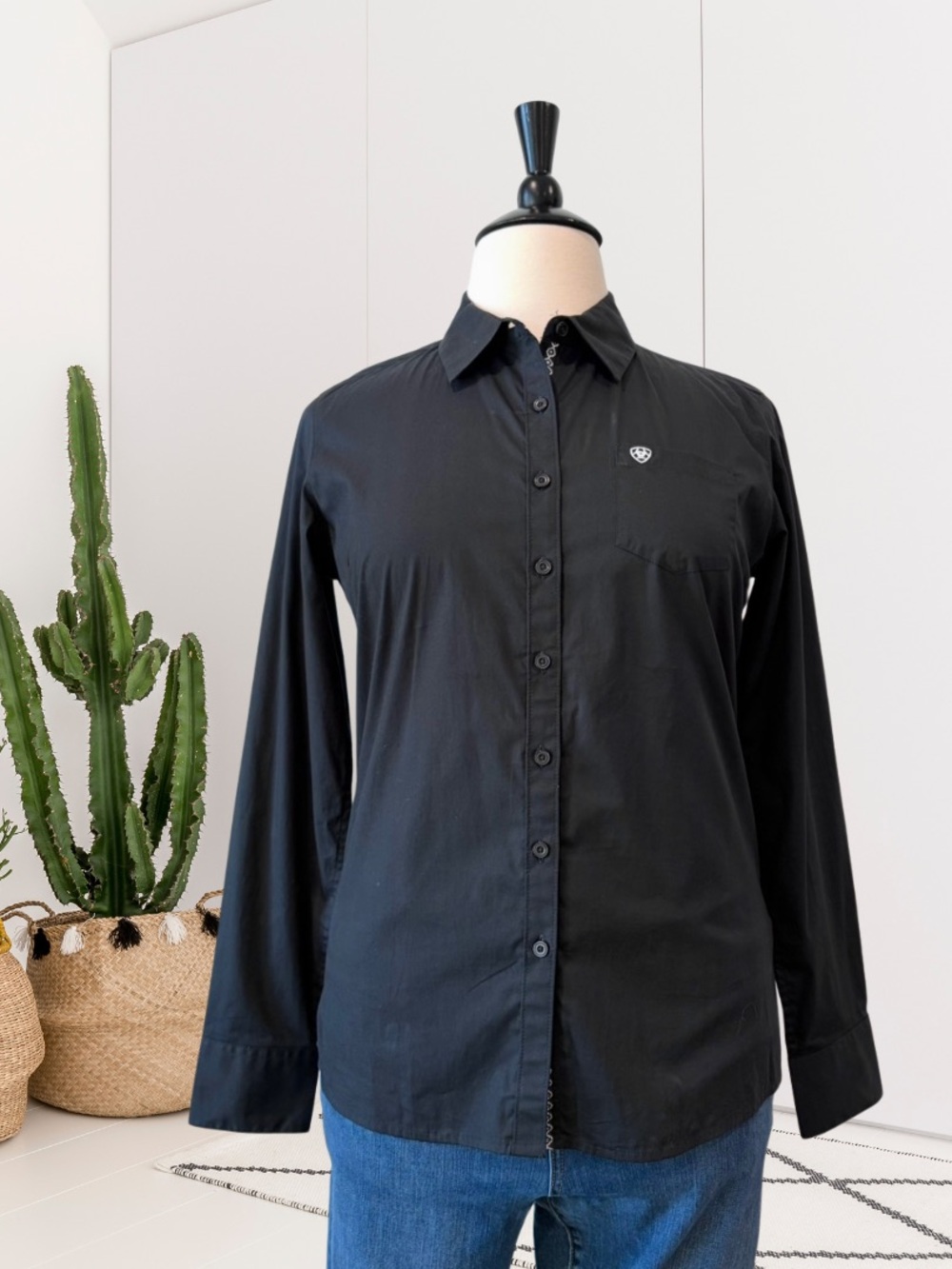Ariat Fitted Long Sleeve Button Down Shirt